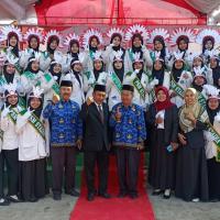Tim Paduan Suara STAI Hasan Jufri Bawean Ikut Meriahkan Upacara Kemerdekaan RI di Kecamatan Sangkapu